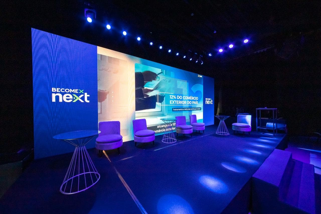 Palco do Pátio Welucci com painel de LED